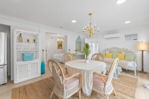 1 bedroom, Internet - Casa Del Sol Chic 1-br Suite Poolside Bliss for 4 (Fort Myers)