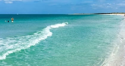 Brand New Spacious 3-bed Pool 20 MIN TO Beach