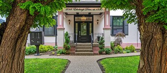 Private Studio Apartment in Burlington - U5