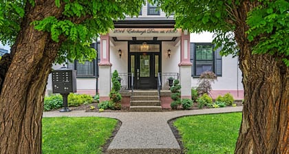 Private Studio Apartment in Burlington - U5