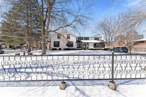 Apartment | 1 bedroom, Internet - Private Studio Apartment in Burlington - U5 (Burlington)