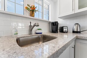 Apartment | 1 bedroom, Internet - Private Studio Apartment in Burlington - U5 (Burlington)