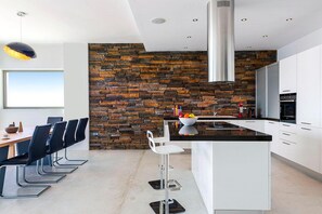 Huvila | 28 makuuhuonetta