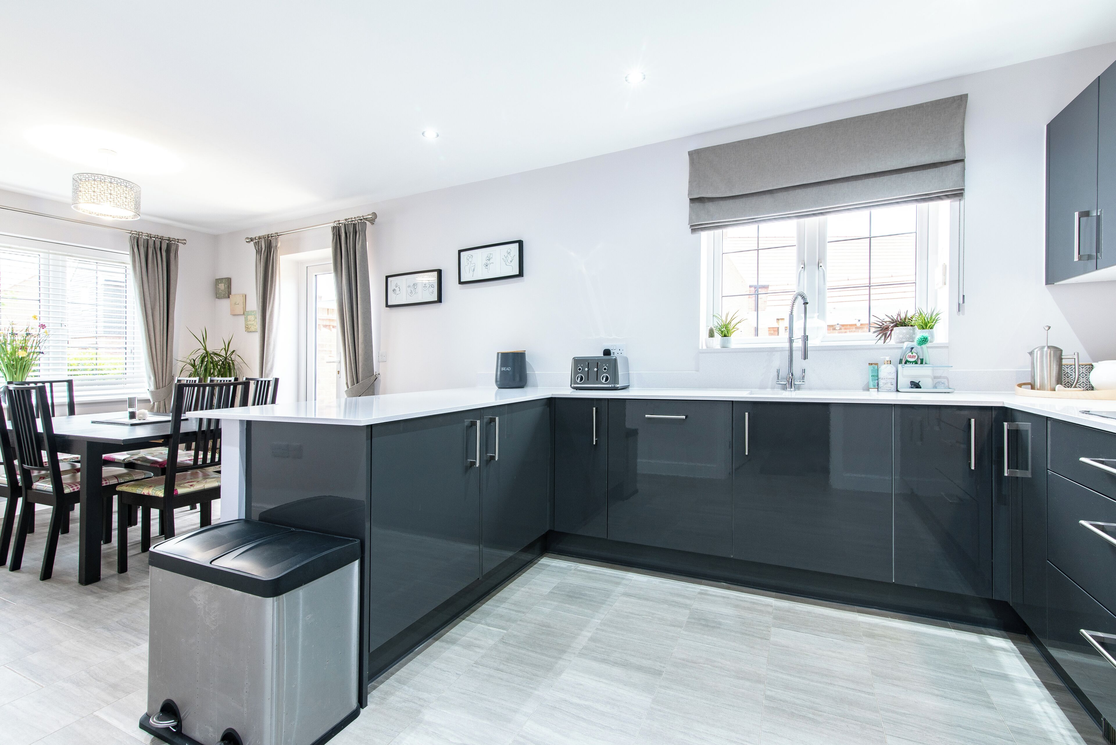 Basic House | Private kitchen | Fridge, microwave, oven, stovetop