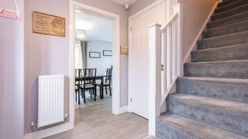 Basic House | Living area | Flat-screen TV