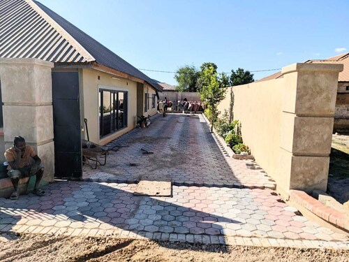 This 4 bed 3 full bath a big living room, nice kitchen located in Chililabombwe 