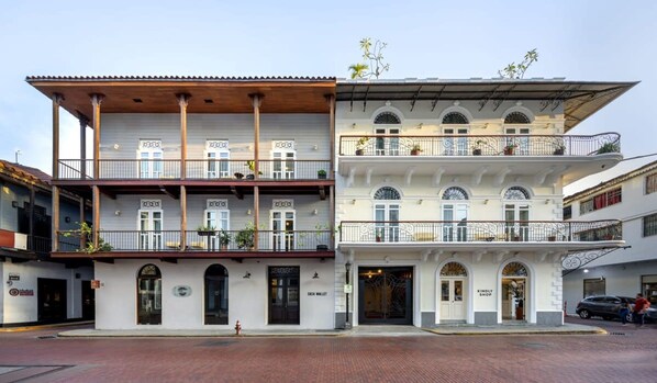 Apartment | 2 bedrooms, Internet - w Modern 2BR in Casco Viejo (Panama City)