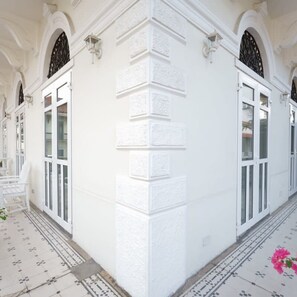 Apartment - w Stunning 2BR With Balcony in Casco Viejo (Panama City)