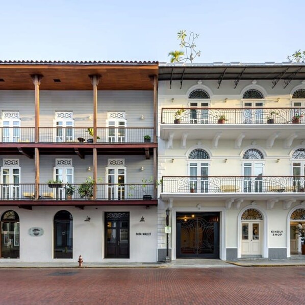 2 bedrooms, Internet - w Amazing 2BR in Casco Viejo (Panama City)