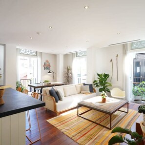 2 bedrooms, Internet - w Amazing 2BR in Casco Viejo (Panama City)