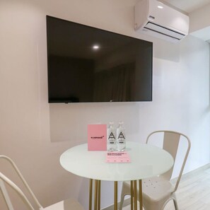 1 bedroom, Internet - w Stunning 1BR in Barranco (Lima)