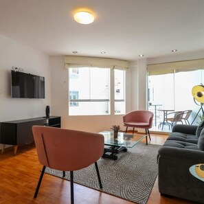 Apartment | 3 bedrooms, Internet - w Spacious 3BR With Balcony in Barranco (Lima)