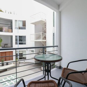 Apartment | 3 bedrooms, Internet - w Spacious 3BR With Balcony in Barranco (Lima)