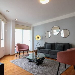 Apartment | 3 bedrooms, Internet - w Spacious 3BR With Balcony in Barranco (Lima)