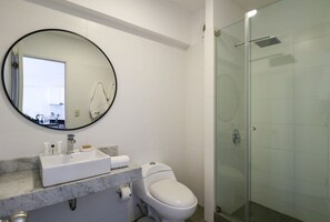 Bathroom - w Cozy 1BR in Barranco (Lima)