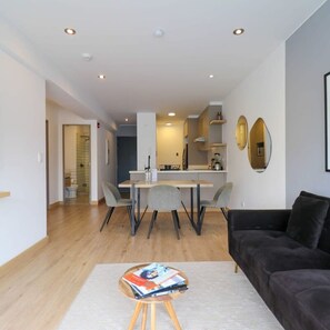 Apartment | 2 bedrooms, Internet - w Modern 2BR With Balcony in Barranco (Lima)