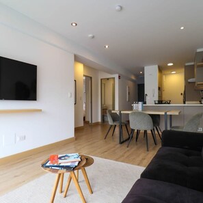 Apartment | 2 bedrooms, Internet - w Modern 2BR With Balcony in Barranco (Lima)