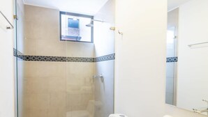 A modern bathroom with a glass-enclosed shower, a toilet, and a large sink. - w Lovely Loft With Terrace in Santa Ana (Bogotá)