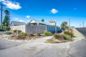 Exterior - 6 Beach Rd Goolwa South (Goolwa South)