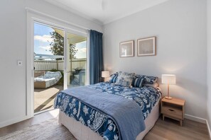 3 bedrooms, iron/ironing board, WiFi, bed sheets - 6 Beach Rd Goolwa South (Goolwa South)