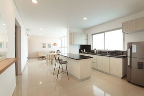 3 bedrooms, Internet - w Modern 3BR w AC in Cartagena (Cartagena)