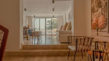 4 bedrooms, iron/ironing board, Internet