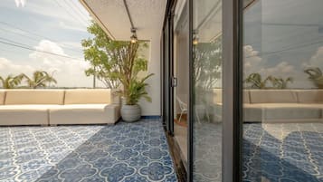 4 bedrooms, iron/ironing board, Internet