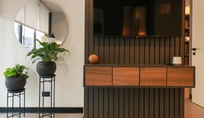 2 bedrooms, Internet - w Spectacular 2BR With Balcony in San Isidro (Lima)