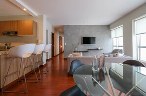 Apartment | 2 bedrooms, Internet - w Lush 2BR w AC Near Kennedy Park in Miraflores (Lima)