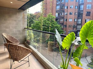 3 bedrooms, Internet - w Beautiful 3BR w Terrace n AC in Laureles (Medellín)