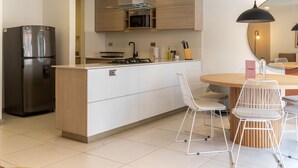 Apartemen, akses difabel | 3 kamar tidur dan internet