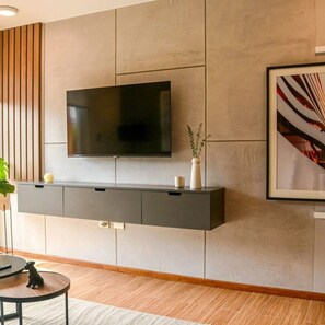 Apartment - w Upscale 2BR With Balcony in Barranco (Lima)