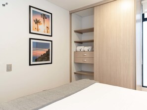 Apartment - w Beautiful 3BR w/ AC in Laureles (Medellín)