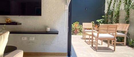 Apartment | 2 bedrooms, iron/ironing board, Internet