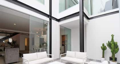 w Stunning House in the Heart of Barranco
