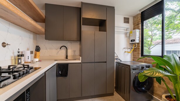 A modern kitchen with a built-in stove, sink, and dishwasher. - w Extraordinary 2BR in Laureles (Medellín)