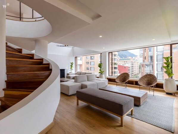 Apartment | 3 bedrooms, Internet - w Stunning 5BR Triplex in Rosales (Bogotá)