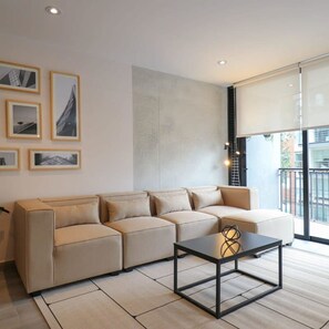 2 عدّة غرف نوم ومكتب ومكواة/لوح كي وخدمة الإنترنت