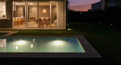 w Modern 4BR Villa With Private Pool in Paracas