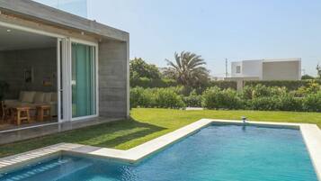 House | 4 bedrooms, iron/ironing board, Internet