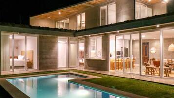 House | 4 bedrooms, iron/ironing board, Internet