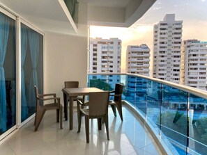 Apartment | 2 bedrooms - w Oceanview 2BR w/ Terrace n AC in El Laguito (Cartagena)