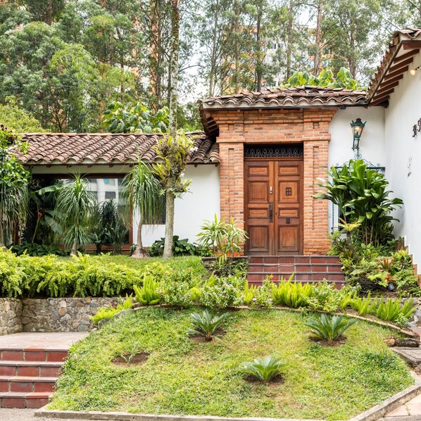 4 bedrooms, Internet - Amazing 4BR With Incredible Terrace in Medellin (Medellín)