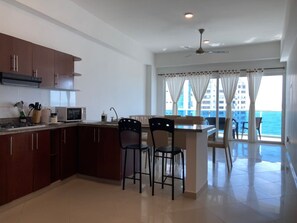 2 bedrooms, Internet - w Lovely 2BR w Beautiful Ocean View n AC in CTG (Cartagena)