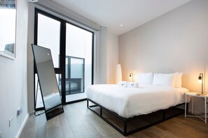 2 bedrooms, desk, iron/ironing board, Internet - w Artistic 2BR With Rooftop Pool Casco Antiguo (Panama City)