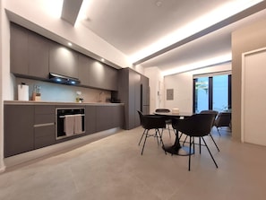Appartement | Bureau, fer et planche Ă repasser, Internet