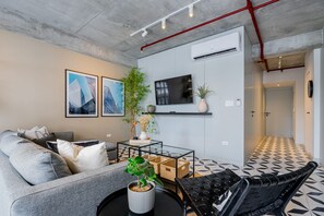 2 عدّة غرف نوم وخدمة الإنترنت