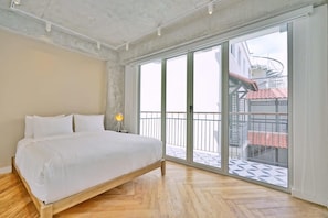 2 bedrooms, Internet - w Spectacular 2BR in Plaza Herrera (Panama City)