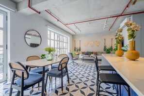 Interior - w Spectacular 2BR in Plaza Herrera (Panama City)