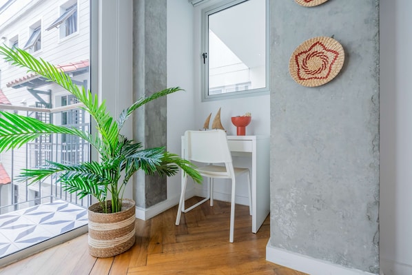 2 bedrooms, Internet - w Spectacular 2BR in Plaza Herrera (Panama City)